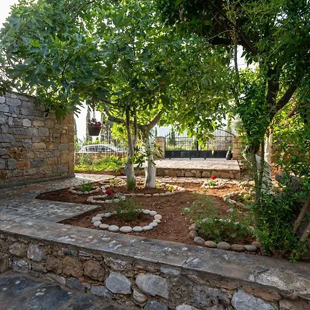 Alex Stone House בית נופש קרדמילי